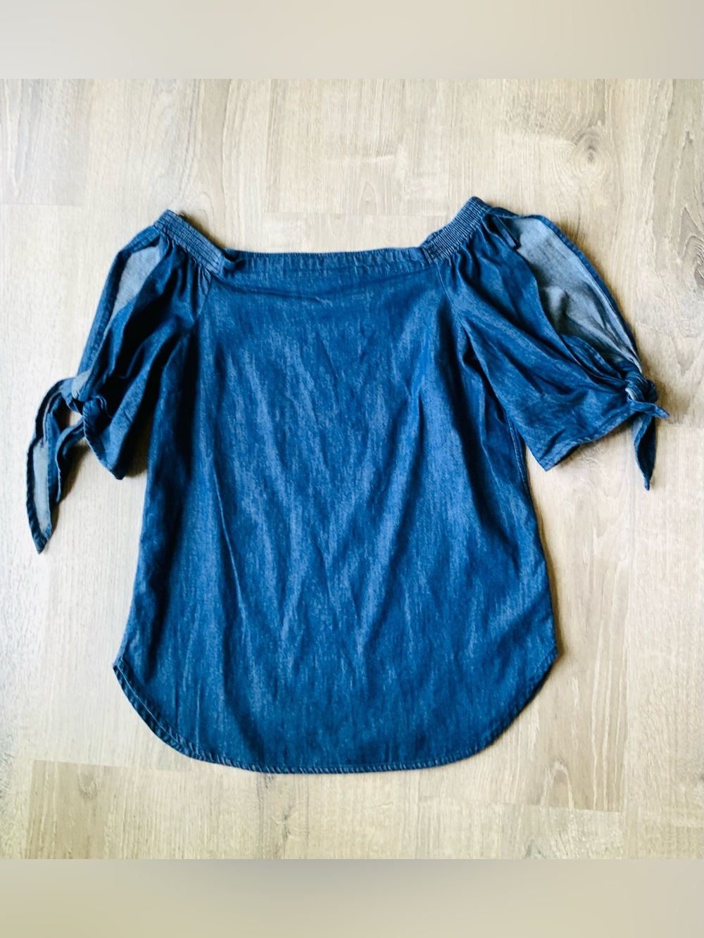 NWT📚 Lauren Ralph Lauren Cold Shoulder Tie-Sleeve Denim Top Small